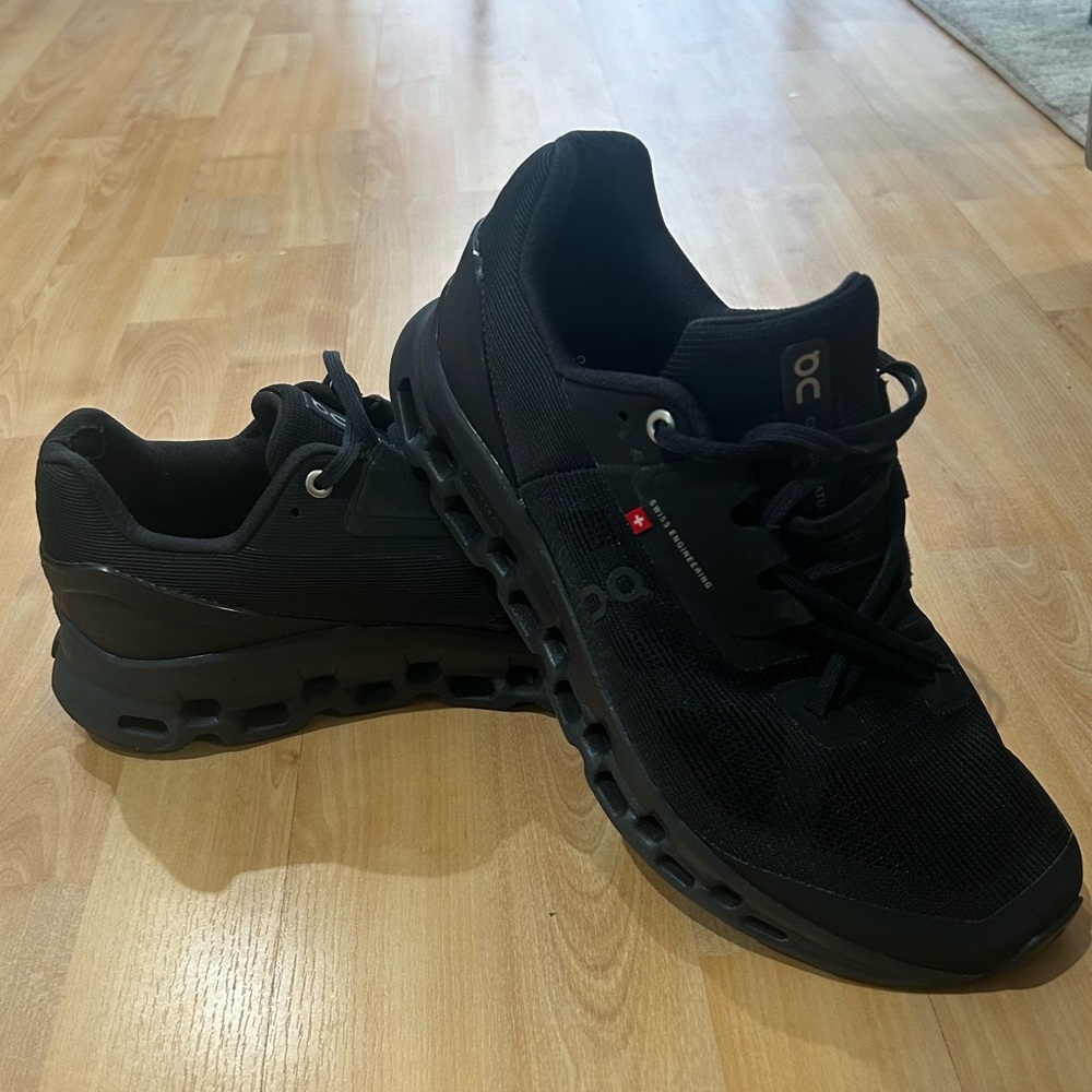 On Cloudstratus Black Men's Shoes - Size 8.5